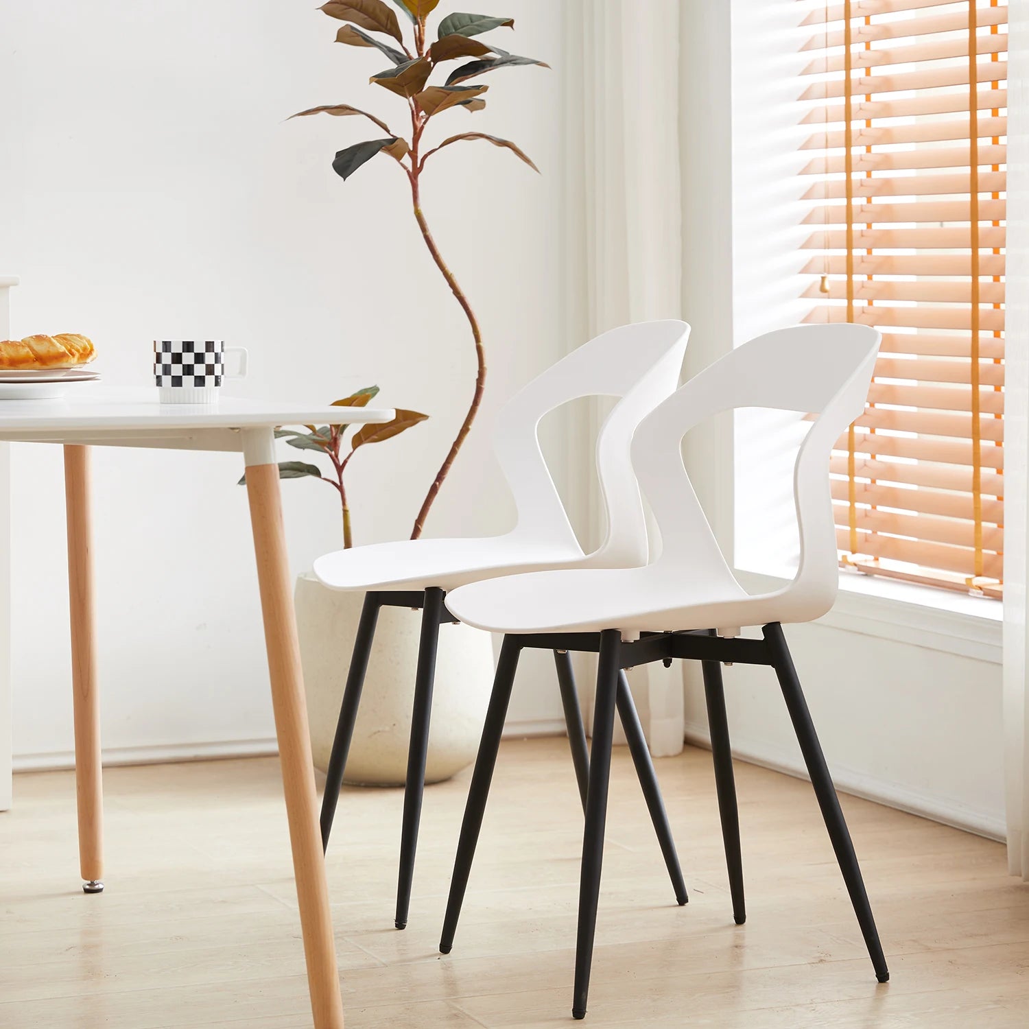 Set of 4 / 6 Scandinavia Dining Chairs for Dining Room Furniture Chair Nordic Designer Creative Household Backrest Chair