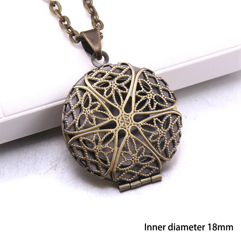 Heart Carved Flower stripe Locket Pendant Necklace Women Vintage Ancient Brass Opening Photo Box Jewelry Romantic Gift