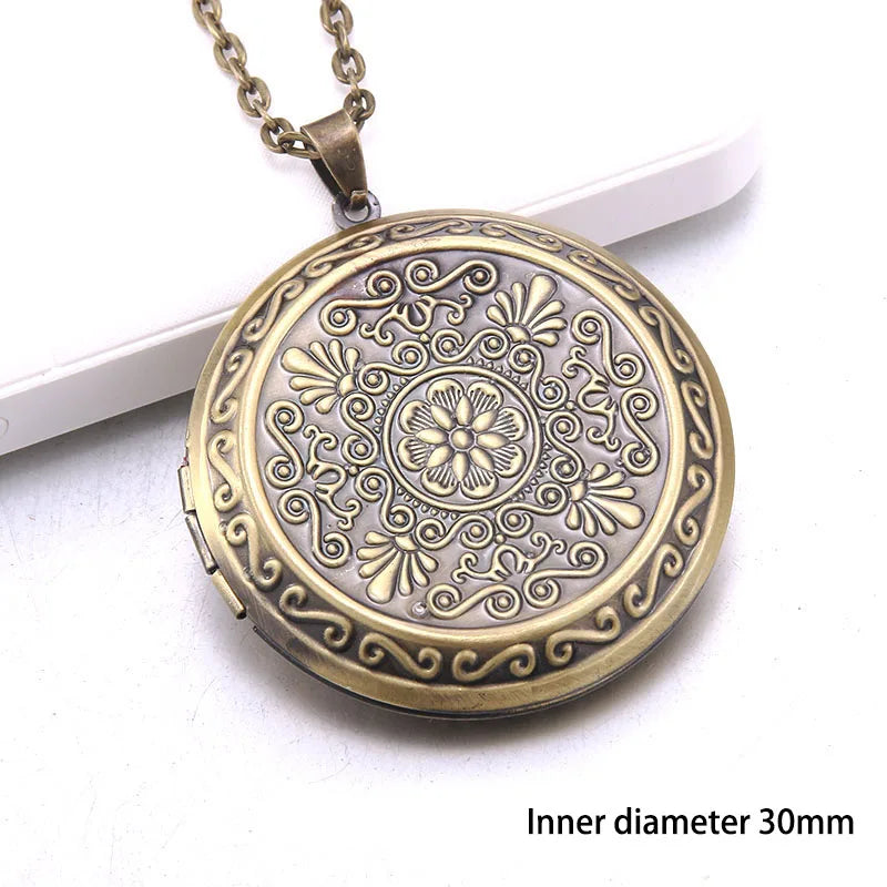 Heart Carved Flower stripe Locket Pendant Necklace Women Vintage Ancient Brass Opening Photo Box Jewelry Romantic Gift