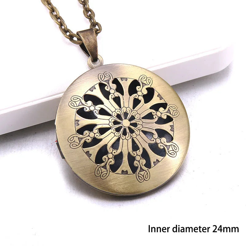 Heart Carved Flower stripe Locket Pendant Necklace Women Vintage Ancient Brass Opening Photo Box Jewelry Romantic Gift