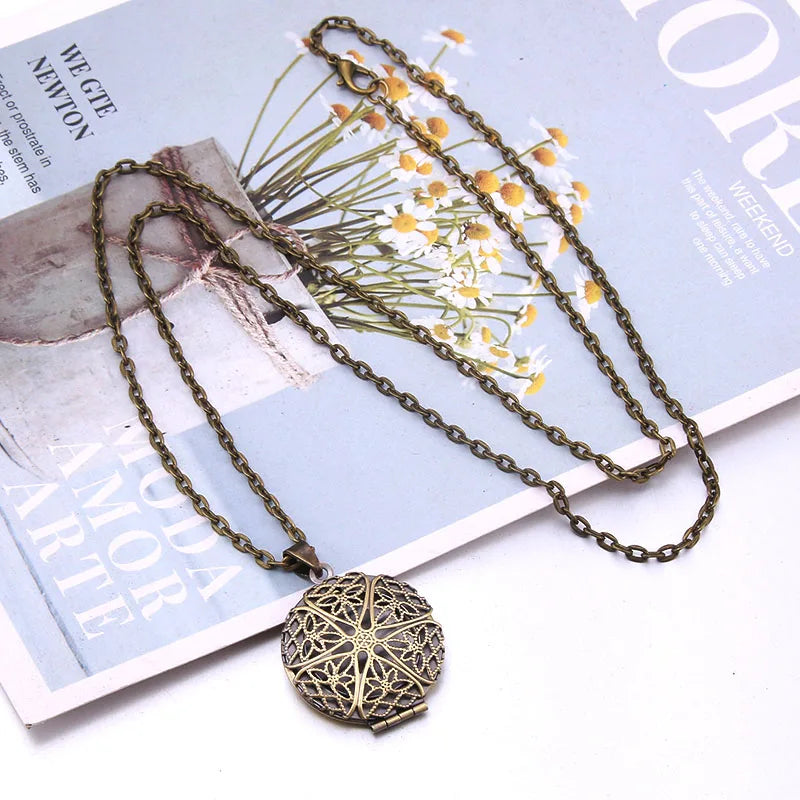 Heart Carved Flower stripe Locket Pendant Necklace Women Vintage Ancient Brass Opening Photo Box Jewelry Romantic Gift