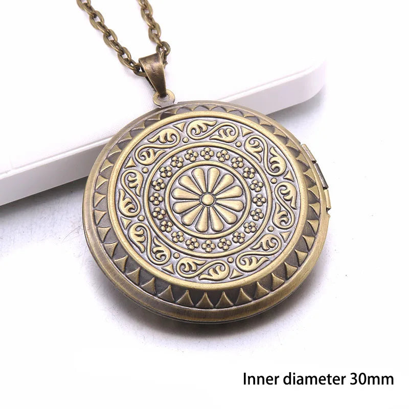 Heart Carved Flower stripe Locket Pendant Necklace Women Vintage Ancient Brass Opening Photo Box Jewelry Romantic Gift