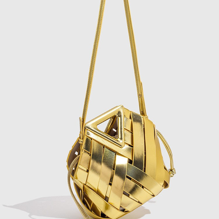 B New Style Basket Bag Triangular Crossbody Magnetic Buckle Woven Hollow Women's Handbag Tote Bag Single Shoulder Crossbody Bucket Bag