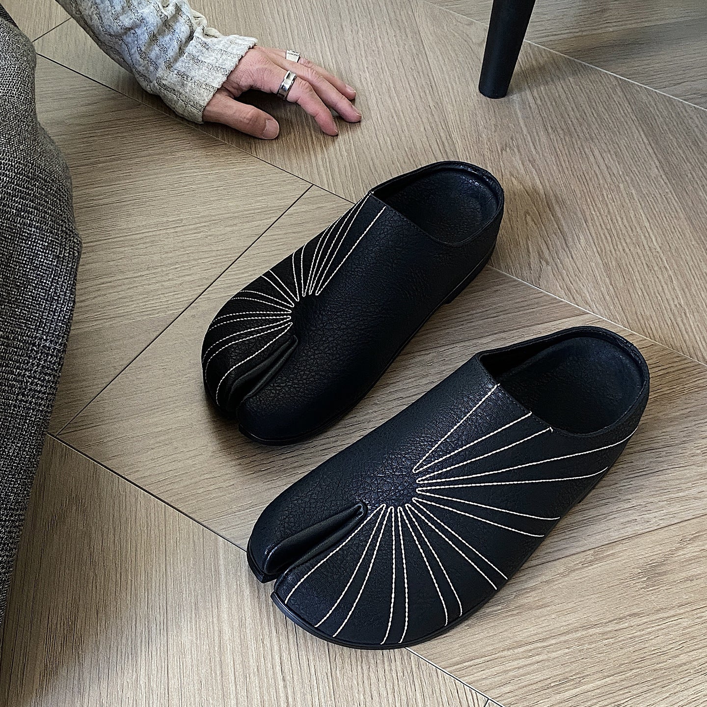 Original Design Genuine Leather Retro Toe-Cap Half Slippers for Men, Split-Toe Shoes, Versatile Sandals