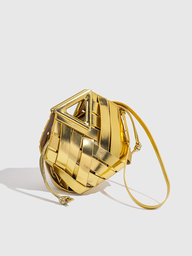 B New Style Basket Bag Triangular Crossbody Magnetic Buckle Woven Hollow Women's Handbag Tote Bag Single Shoulder Crossbody Bucket Bag