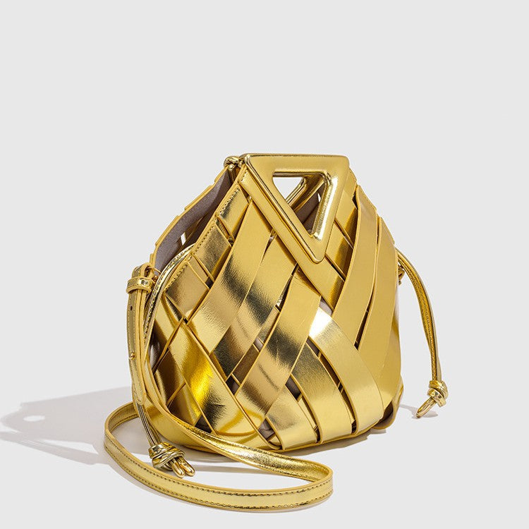 B New Style Basket Bag Triangular Crossbody Magnetic Buckle Woven Hollow Women's Handbag Tote Bag Single Shoulder Crossbody Bucket Bag
