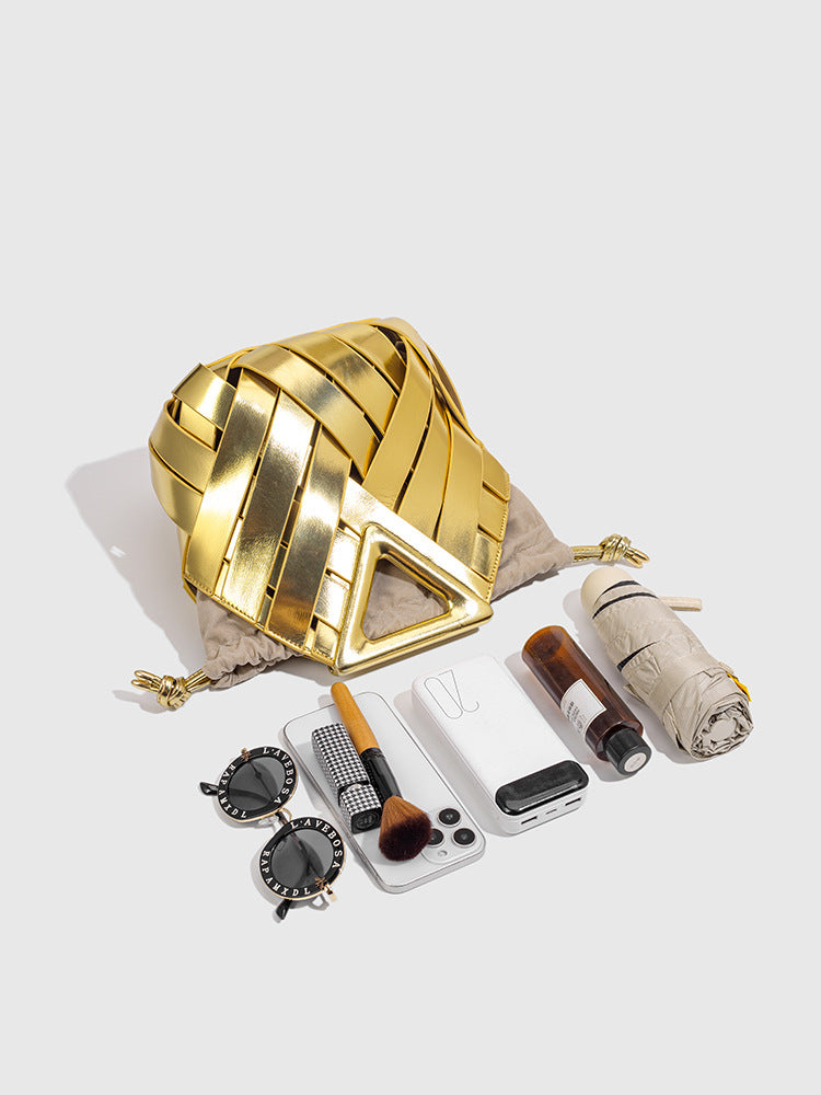 B New Style Basket Bag Triangular Crossbody Magnetic Buckle Woven Hollow Women's Handbag Tote Bag Single Shoulder Crossbody Bucket Bag