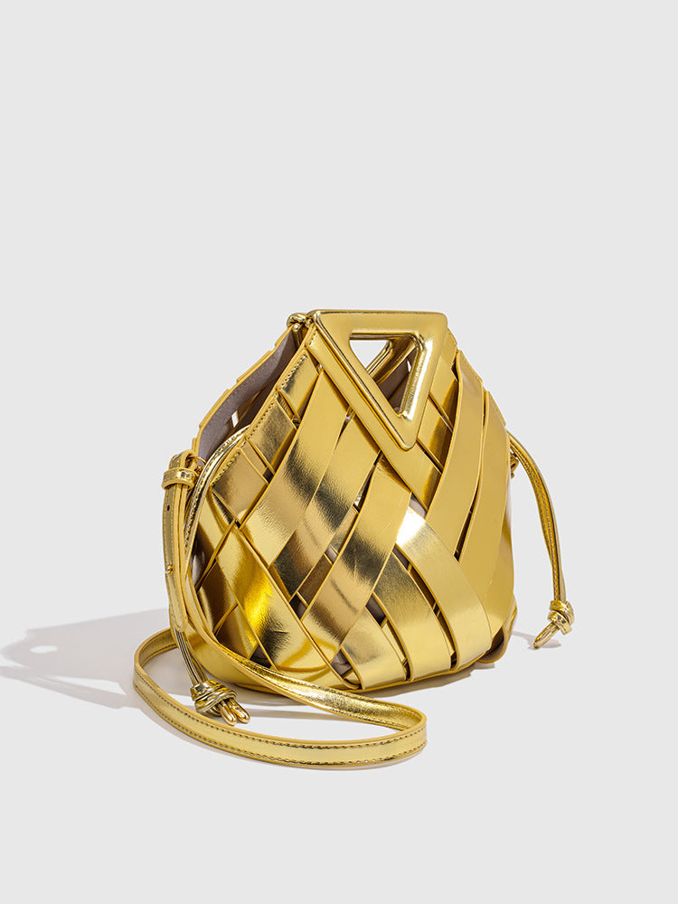 B New Style Basket Bag Triangular Crossbody Magnetic Buckle Woven Hollow Women's Handbag Tote Bag Single Shoulder Crossbody Bucket Bag