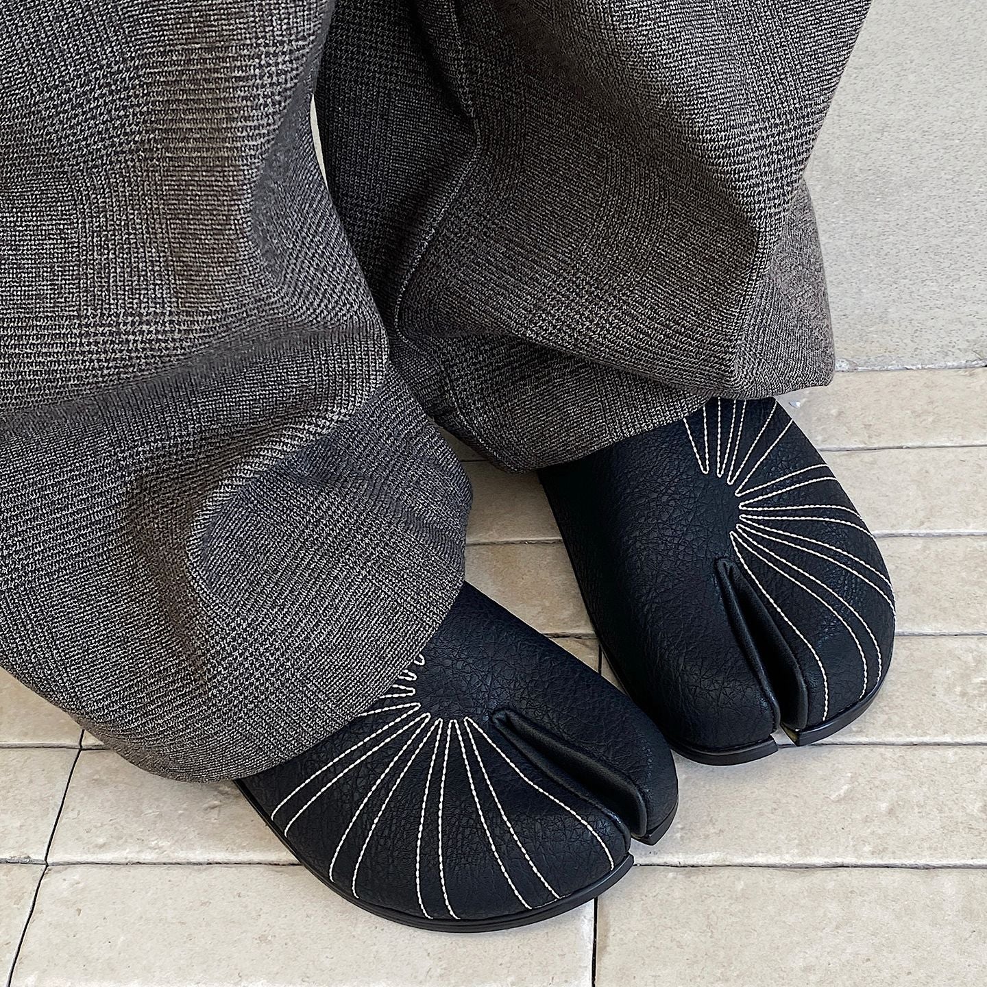 Original Design Genuine Leather Retro Toe-Cap Half Slippers for Men, Split-Toe Shoes, Versatile Sandals