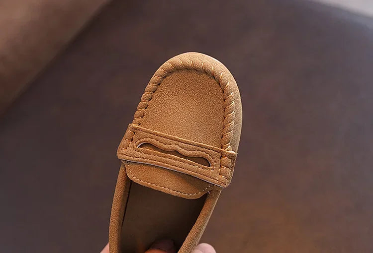 2025 New Fashion Kids Moccasins Soft Bottom Children Flats Retro Classic Boys Girls Casual Shoes Soild Color Versatile Non-slip