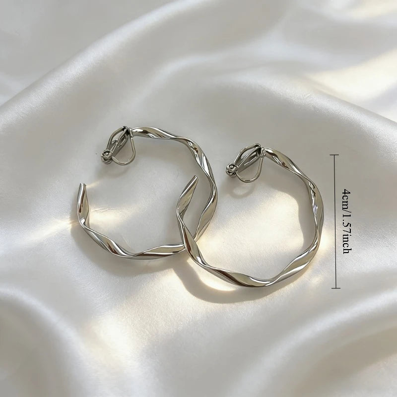 2026 Trendy Gold Crisscross Wide Hoop Clip-On Earrings for Non-Pierced Ears Minimalist Chunky C-Shaped Luxury Statement Jewelry
