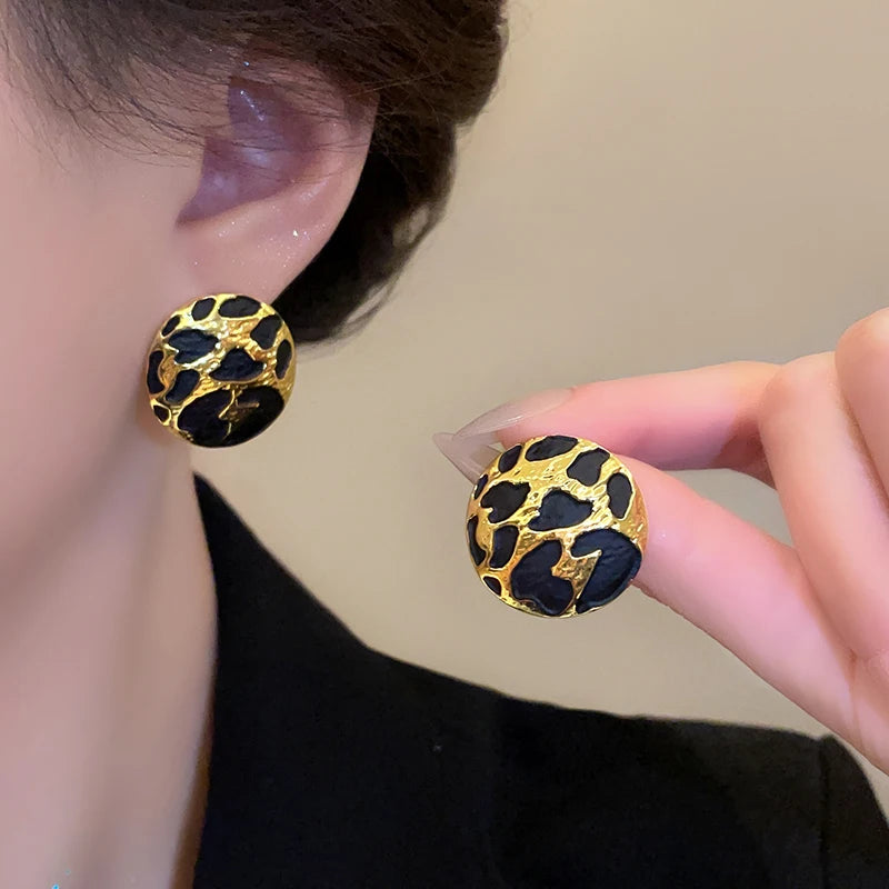 Vintage Medieval Luxury Rhinestone-set Oval Clip on Earrings Non Pierced for Women Retro White Geometric Pearl Ears Clip Jewelry
