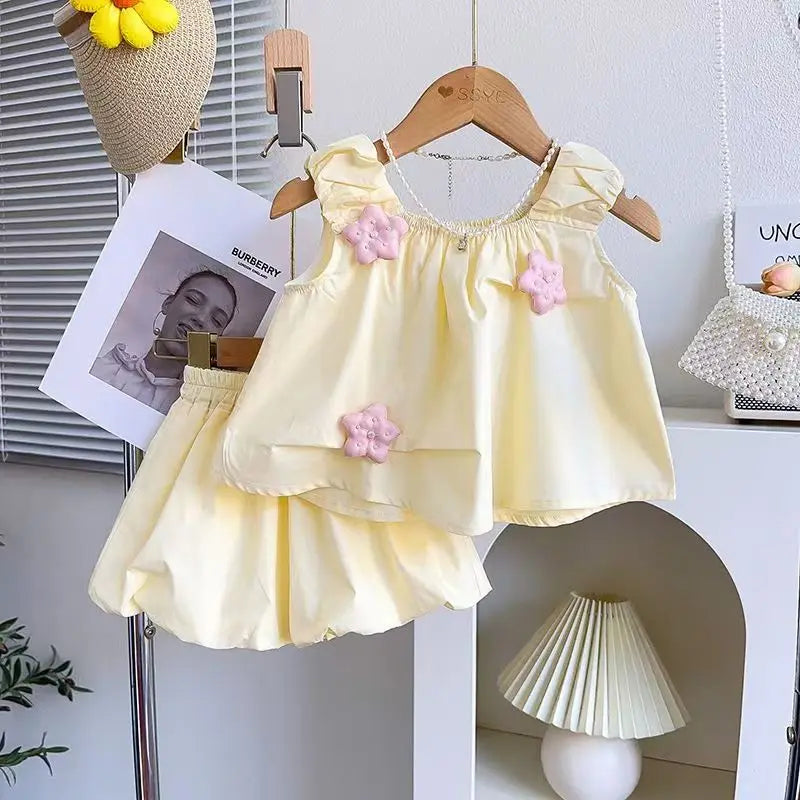 Girls' 3D Floral Outfit Set - Sleeveless Top + Shorts 2PC Summer Clothes, Dimensional Flower Bud Design for Toddlers