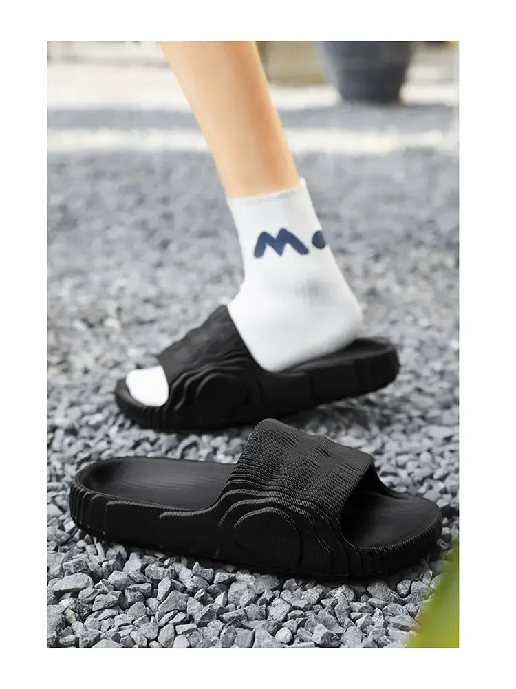 Man Fashion Sandals Solid Beach Slippers Summer Non Slip Sandals Soft Unisex Slides Women Luxury Outdoor Ultralight Shoes