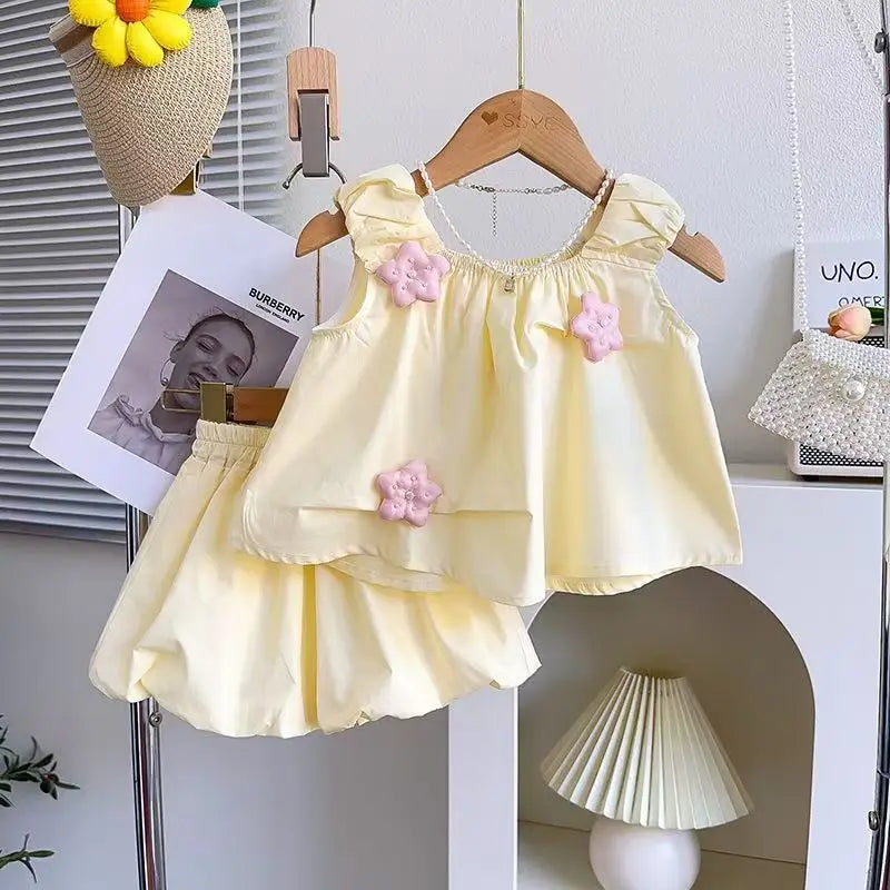 Girls' 3D Floral Outfit Set - Sleeveless Top + Shorts 2PC Summer Clothes, Dimensional Flower Bud Design for Toddlers