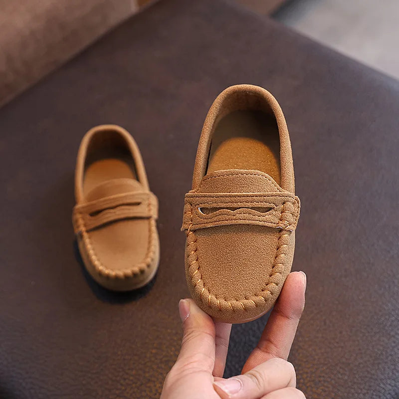 2025 New Fashion Kids Moccasins Soft Bottom Children Flats Retro Classic Boys Girls Casual Shoes Soild Color Versatile Non-slip