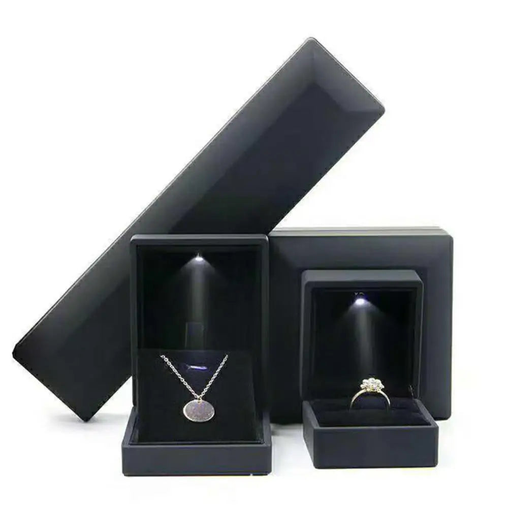 1 Pcs LED Jewelry Ring Box Luxury Velvet Rubber Necklace Pendant Gifts Display With Light For Proposal Engagement Wedding Case