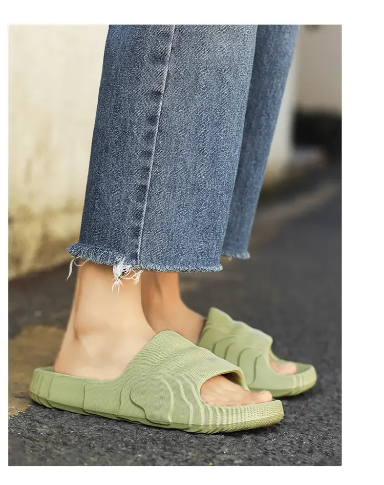 Man Fashion Sandals Solid Beach Slippers Summer Non Slip Sandals Soft Unisex Slides Women Luxury Outdoor Ultralight Shoes