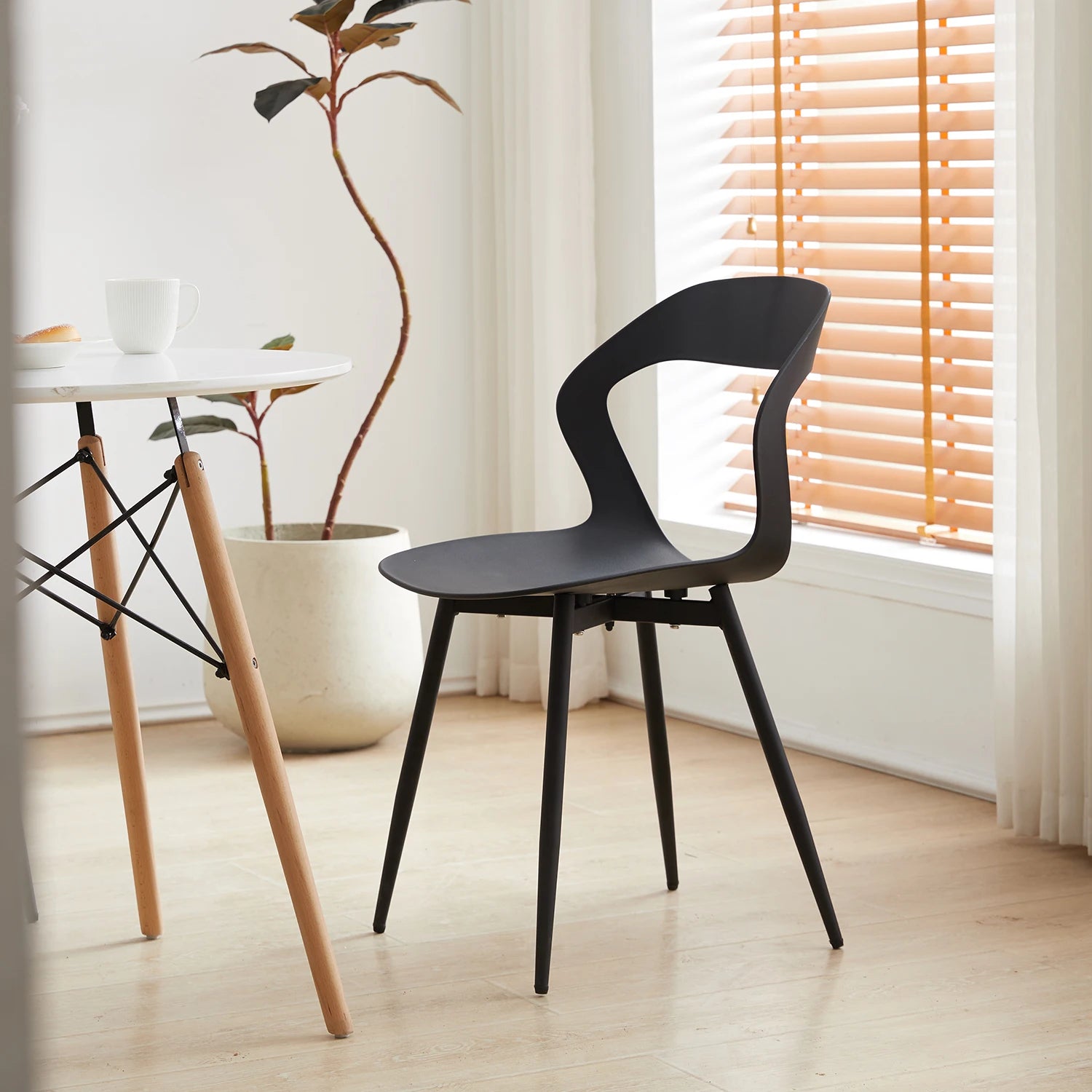 Set of 4 / 6 Scandinavia Dining Chairs for Dining Room Furniture Chair Nordic Designer Creative Household Backrest Chair