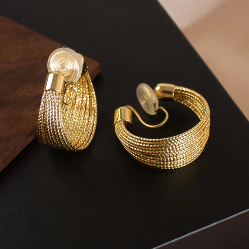 2026 Trendy Gold Crisscross Wide Hoop Clip-On Earrings for Non-Pierced Ears Minimalist Chunky C-Shaped Luxury Statement Jewelry