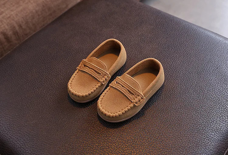 2025 New Fashion Kids Moccasins Soft Bottom Children Flats Retro Classic Boys Girls Casual Shoes Soild Color Versatile Non-slip