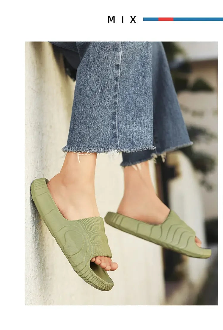Man Fashion Sandals Solid Beach Slippers Summer Non Slip Sandals Soft Unisex Slides Women Luxury Outdoor Ultralight Shoes
