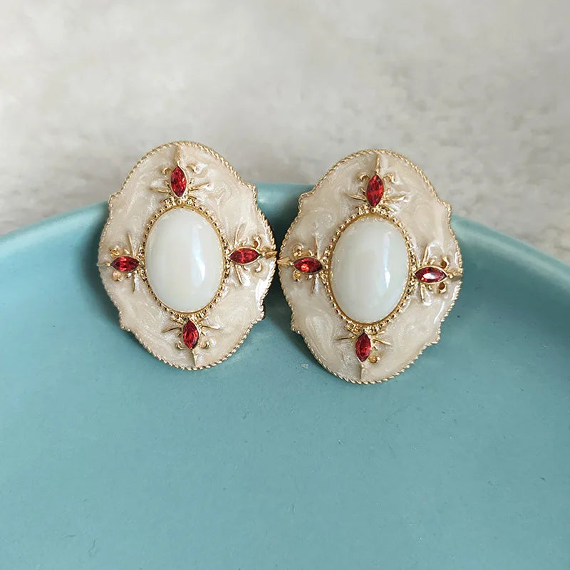 Vintage Medieval Luxury Rhinestone-set Oval Clip on Earrings Non Pierced for Women Retro White Geometric Pearl Ears Clip Jewelry