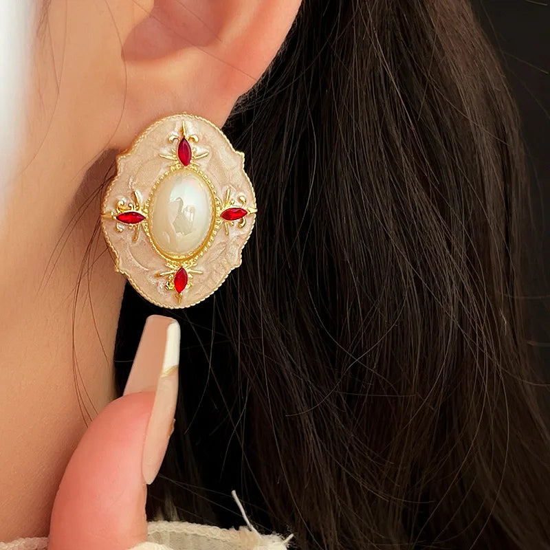 Vintage Medieval Luxury Rhinestone-set Oval Clip on Earrings Non Pierced for Women Retro White Geometric Pearl Ears Clip Jewelry