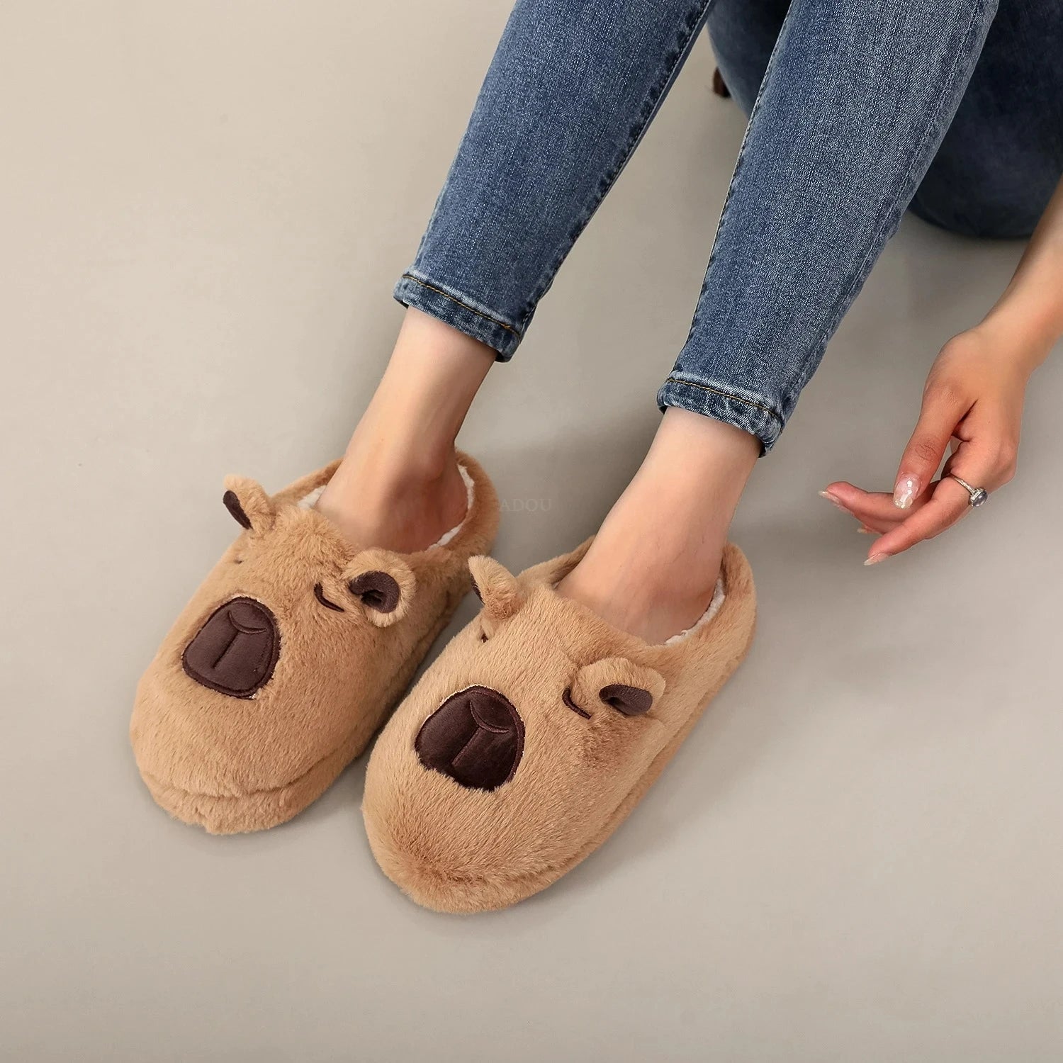 A Pair of Brown Plush Kapibara Animal Patterns,Comfortable Furry Slippers for Men and Women, Lightweight, Comfortable Shoes