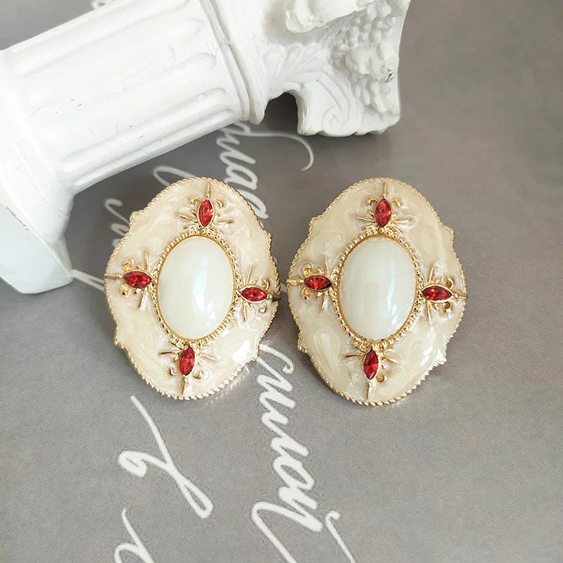 Vintage Medieval Luxury Rhinestone-set Oval Clip on Earrings Non Pierced for Women Retro White Geometric Pearl Ears Clip Jewelry