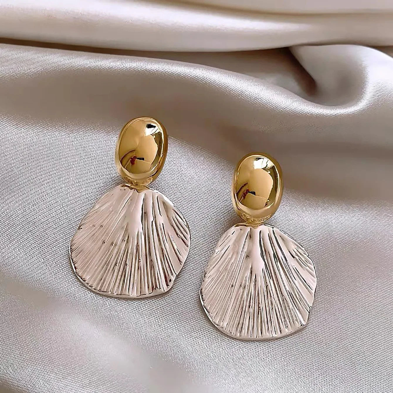 Trendy Temperament Long Pearls No Hole Clip Earrings Imitation Pearl Shell Tassel Long Clip on Earrings on Pierced Ears Women