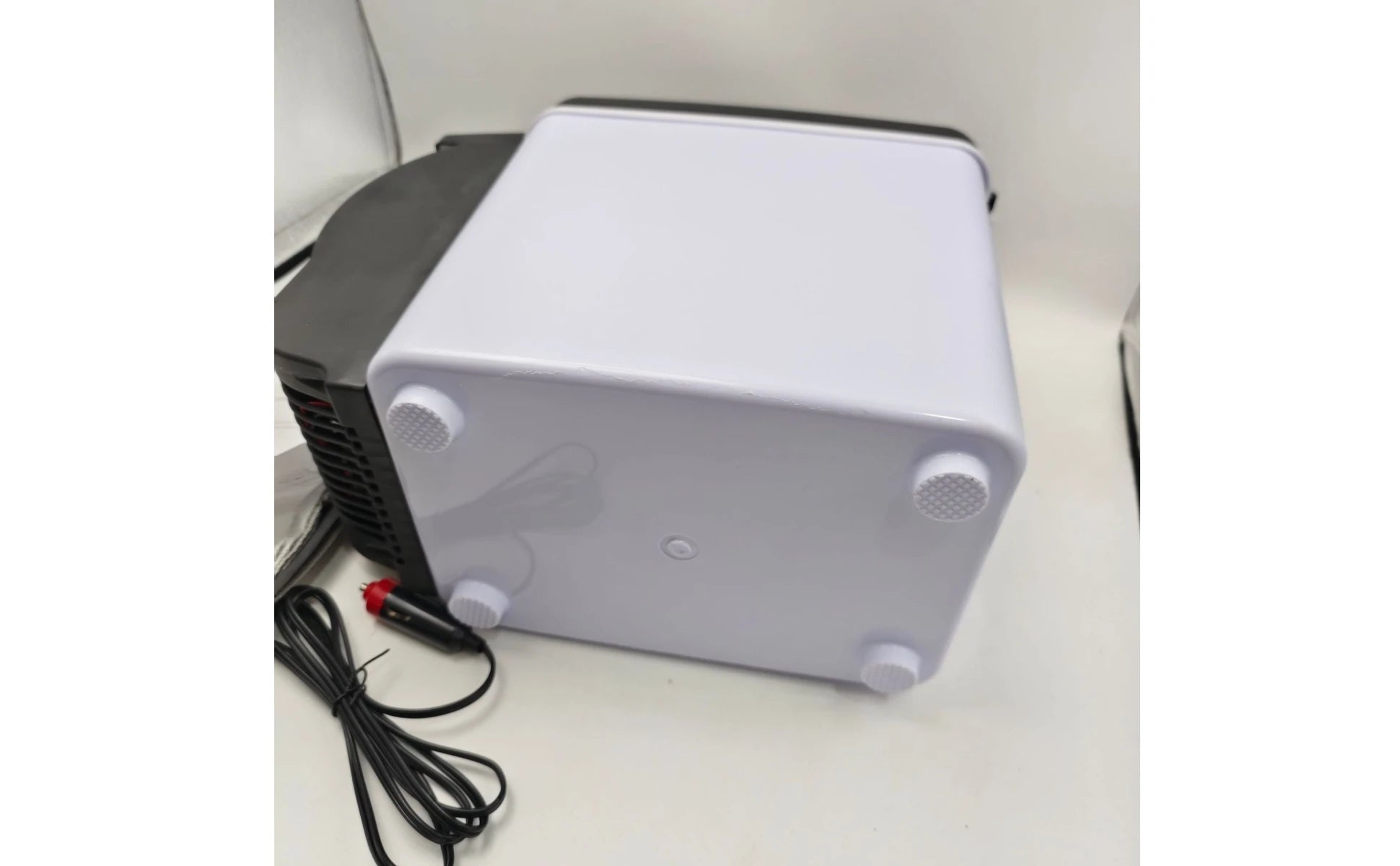 Thermoelectric Car Fridge Cool and Warm Portable Electric Cooler 12 Volt Cooler Cup Holders Portable Refrigerator Compact