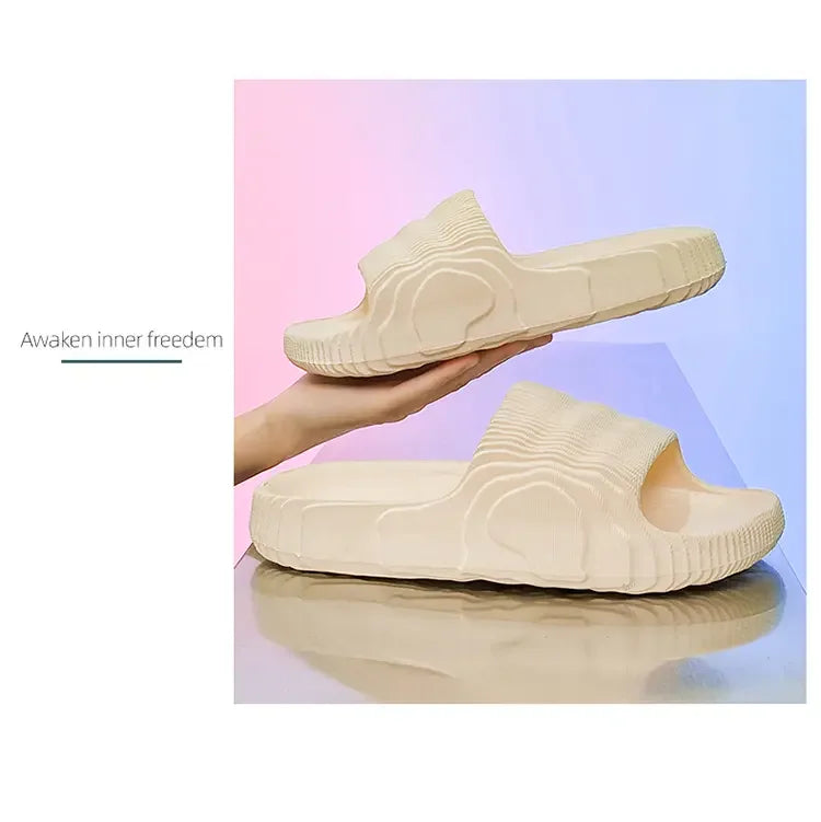 Man Fashion Sandals Solid Beach Slippers Summer Non Slip Sandals Soft Unisex Slides Women Luxury Outdoor Ultralight Shoes