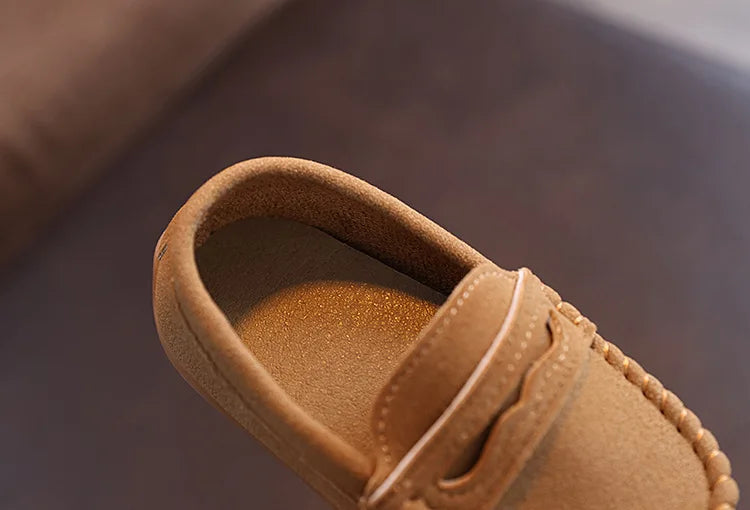 2025 New Fashion Kids Moccasins Soft Bottom Children Flats Retro Classic Boys Girls Casual Shoes Soild Color Versatile Non-slip