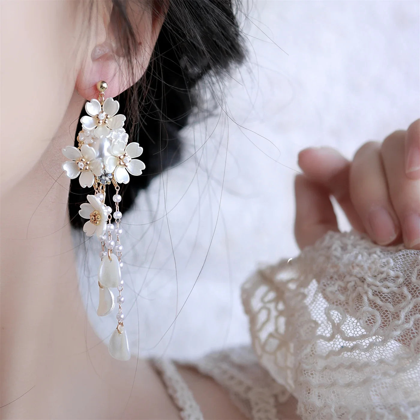 Trendy Temperament Long Pearls No Hole Clip Earrings Imitation Pearl Shell Tassel Long Clip on Earrings on Pierced Ears Women