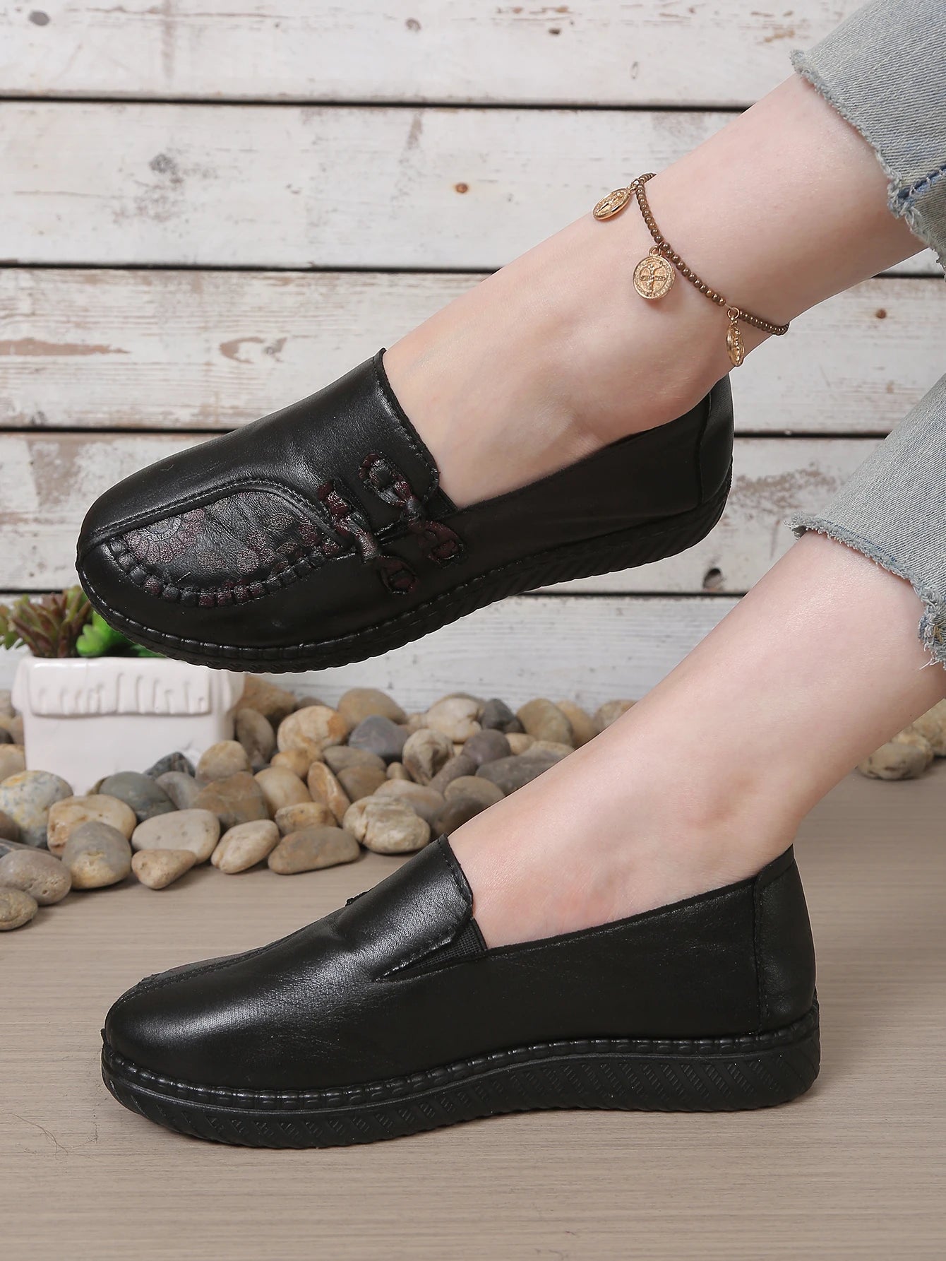 Women's leather flat shoes, spring and autumn women's loafers， single classic mom shoes, anti-slip comfortable and free shipping