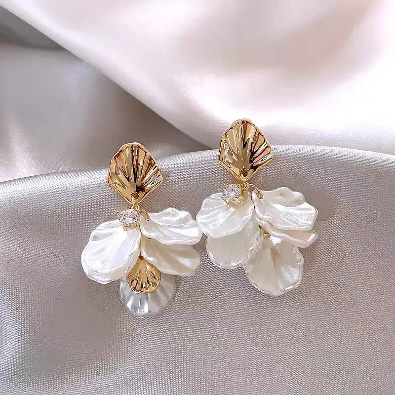 Trendy Temperament Long Pearls No Hole Clip Earrings Imitation Pearl Shell Tassel Long Clip on Earrings on Pierced Ears Women