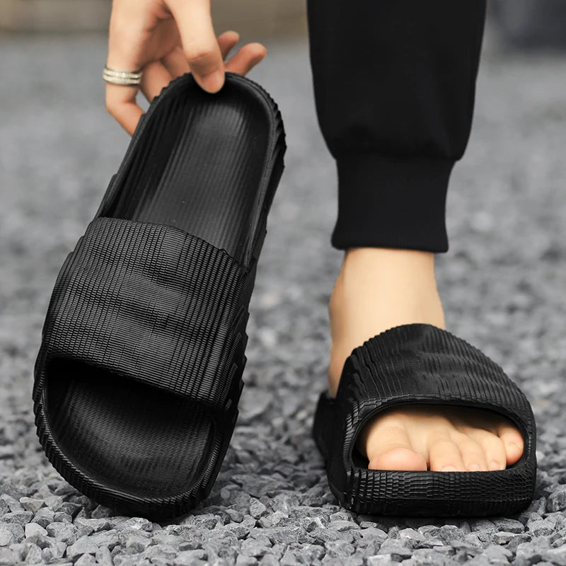 Man Fashion Sandals Solid Beach Slippers Summer Non Slip Sandals Soft Unisex Slides Women Luxury Outdoor Ultralight Shoes