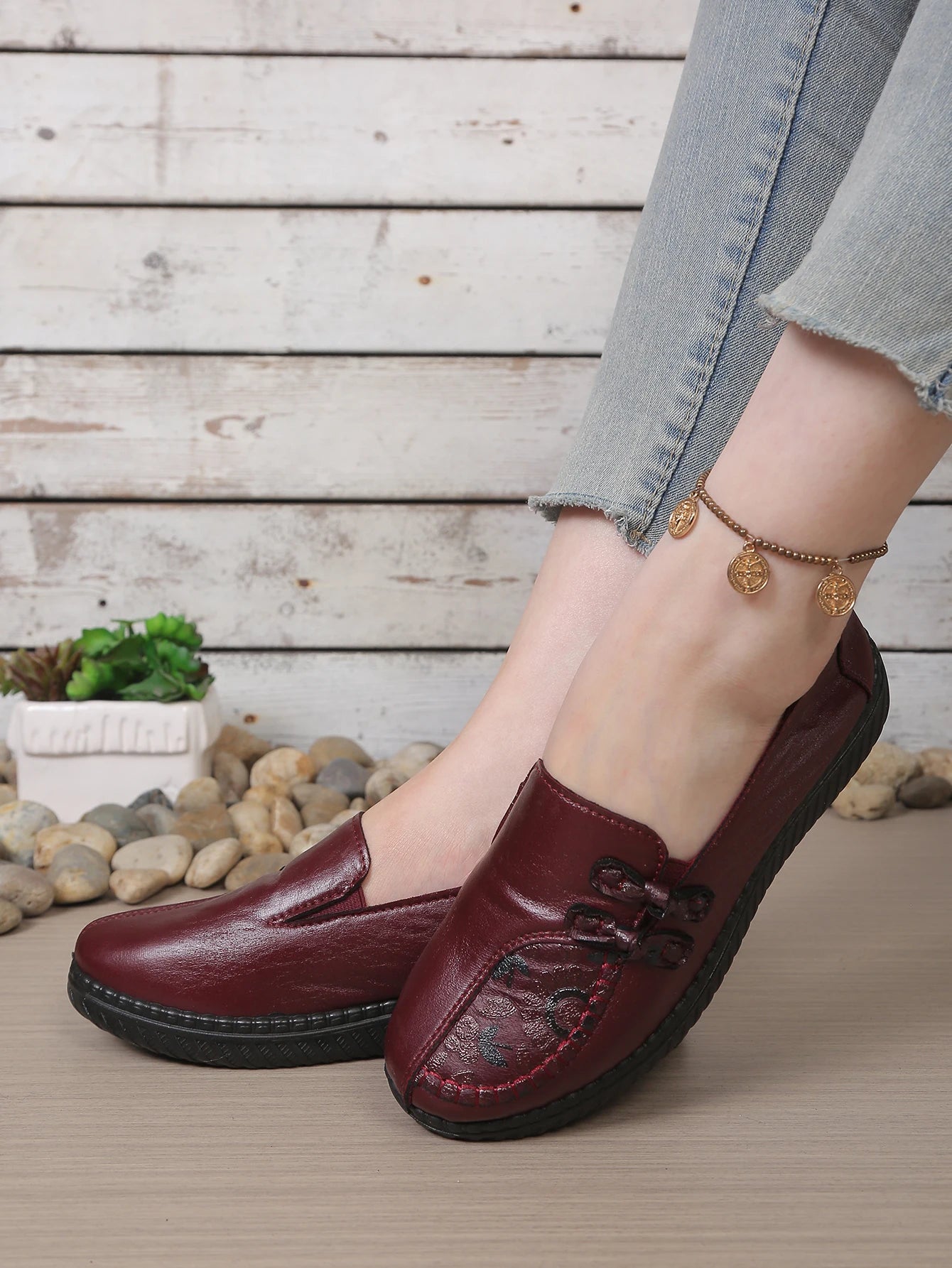 Women's leather flat shoes, spring and autumn women's loafers， single classic mom shoes, anti-slip comfortable and free shipping