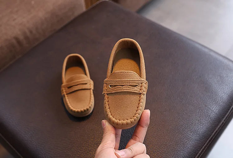 2025 New Fashion Kids Moccasins Soft Bottom Children Flats Retro Classic Boys Girls Casual Shoes Soild Color Versatile Non-slip