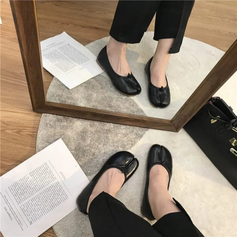 2026 New Women's Split-Toe Tabi Flats, Soft Leather Slip-On Ballet Shoes, Comfortable Casual Daily Wear Flat Shoes for Ladies