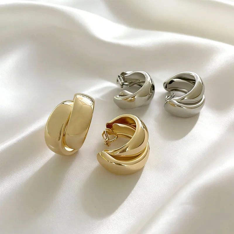 2026 Trendy Gold Crisscross Wide Hoop Clip-On Earrings for Non-Pierced Ears Minimalist Chunky C-Shaped Luxury Statement Jewelry