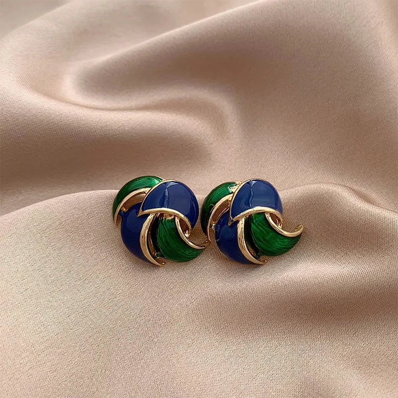 Vintage Medieval Luxury Rhinestone-set Oval Clip on Earrings Non Pierced for Women Retro White Geometric Pearl Ears Clip Jewelry