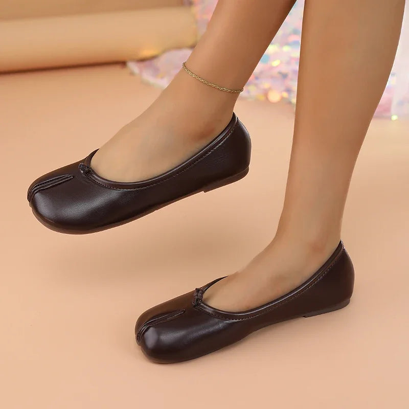 2026 New Women's Split-Toe Tabi Flats, Soft Leather Slip-On Ballet Shoes, Comfortable Casual Daily Wear Flat Shoes for Ladies