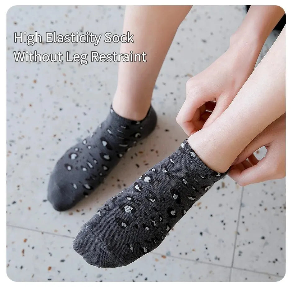 5 Pairs of Women's Seasonal Fashionable and Trendy Leopard Print Cotton Sweat-absorbing and Comfortable Sports Low Top Socks