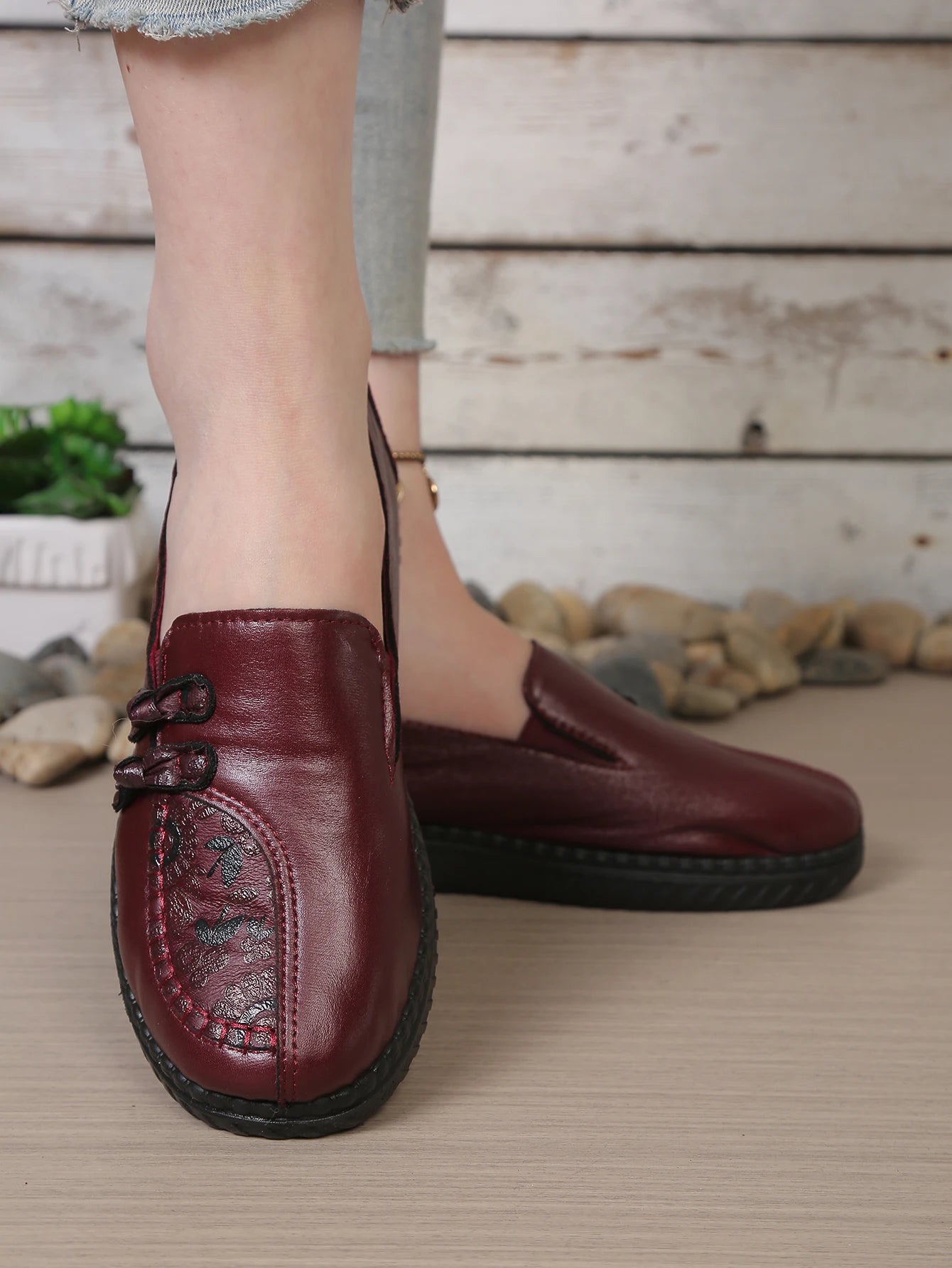 Women's leather flat shoes, spring and autumn women's loafers， single classic mom shoes, anti-slip comfortable and free shipping