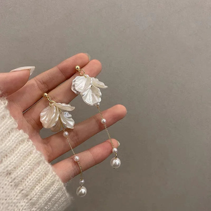 Trendy Temperament Long Pearls No Hole Clip Earrings Imitation Pearl Shell Tassel Long Clip on Earrings on Pierced Ears Women