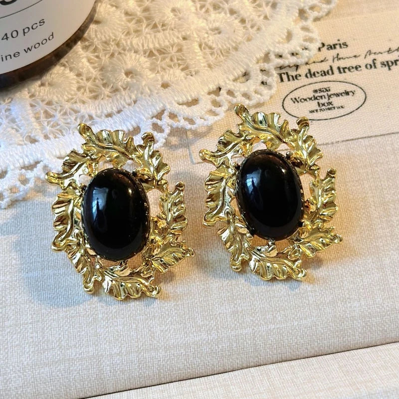 Vintage Medieval Luxury Rhinestone-set Oval Clip on Earrings Non Pierced for Women Retro White Geometric Pearl Ears Clip Jewelry