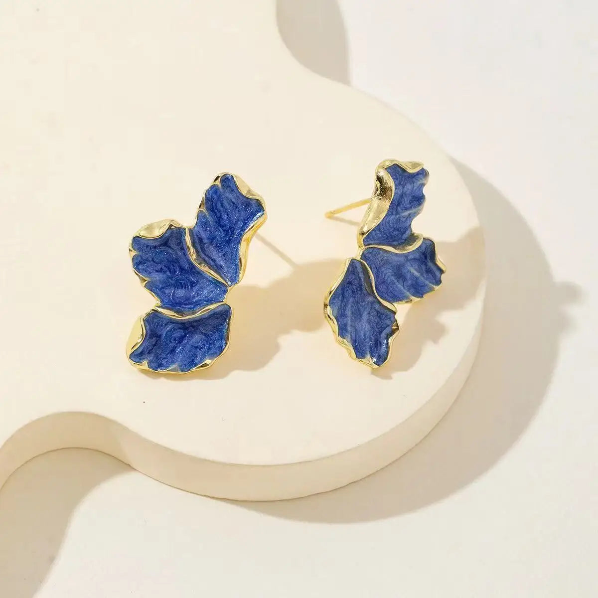 2PC Women's Fashion Forest Maple Leaf Drip Oil Flower Earrings, Sweet and Elegant, Lightweight and Luxurious Colorful Petal Earr