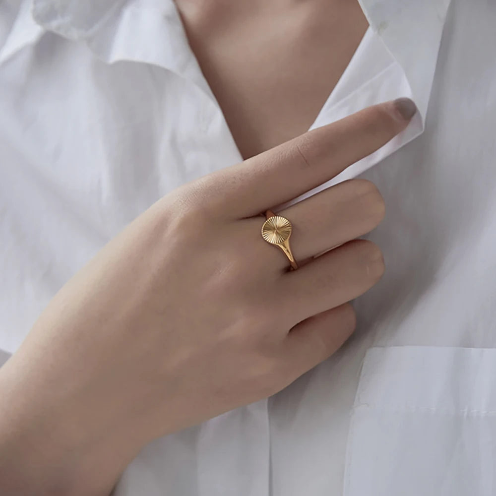 High Quality Carve Wave Rings For Women Minimalist Dainty Rays Texture Circle Ring Stainless Steel Signet Chunky Dome Ring